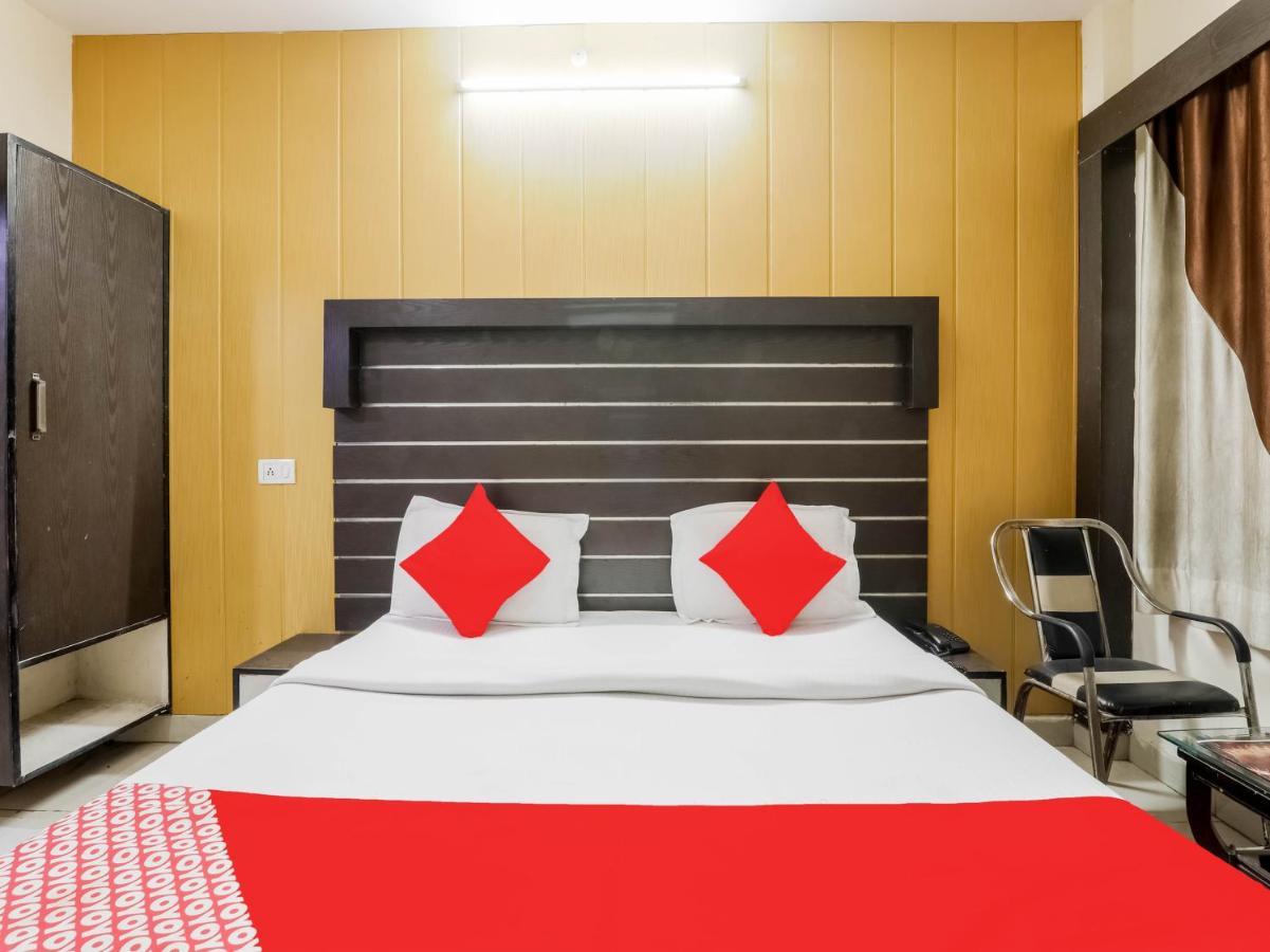 Oyo 79765 Hotel Samrat Lucknow Ngoại thất bức ảnh