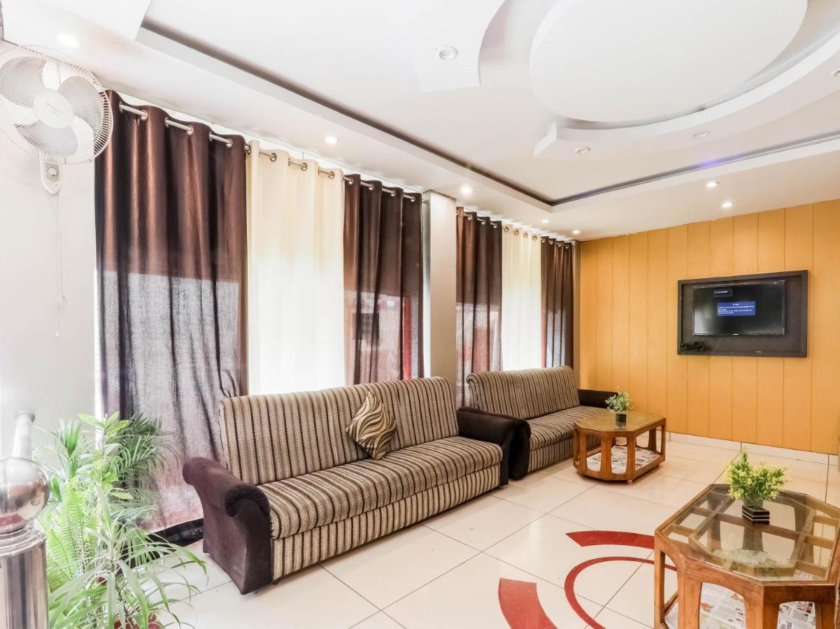 Oyo 79765 Hotel Samrat Lucknow Ngoại thất bức ảnh